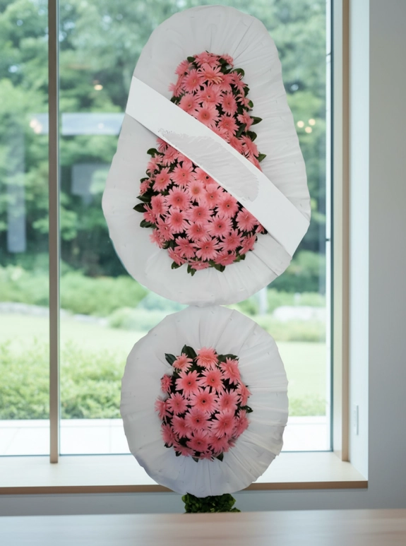 Pembe Çiçekler ile Çelenk